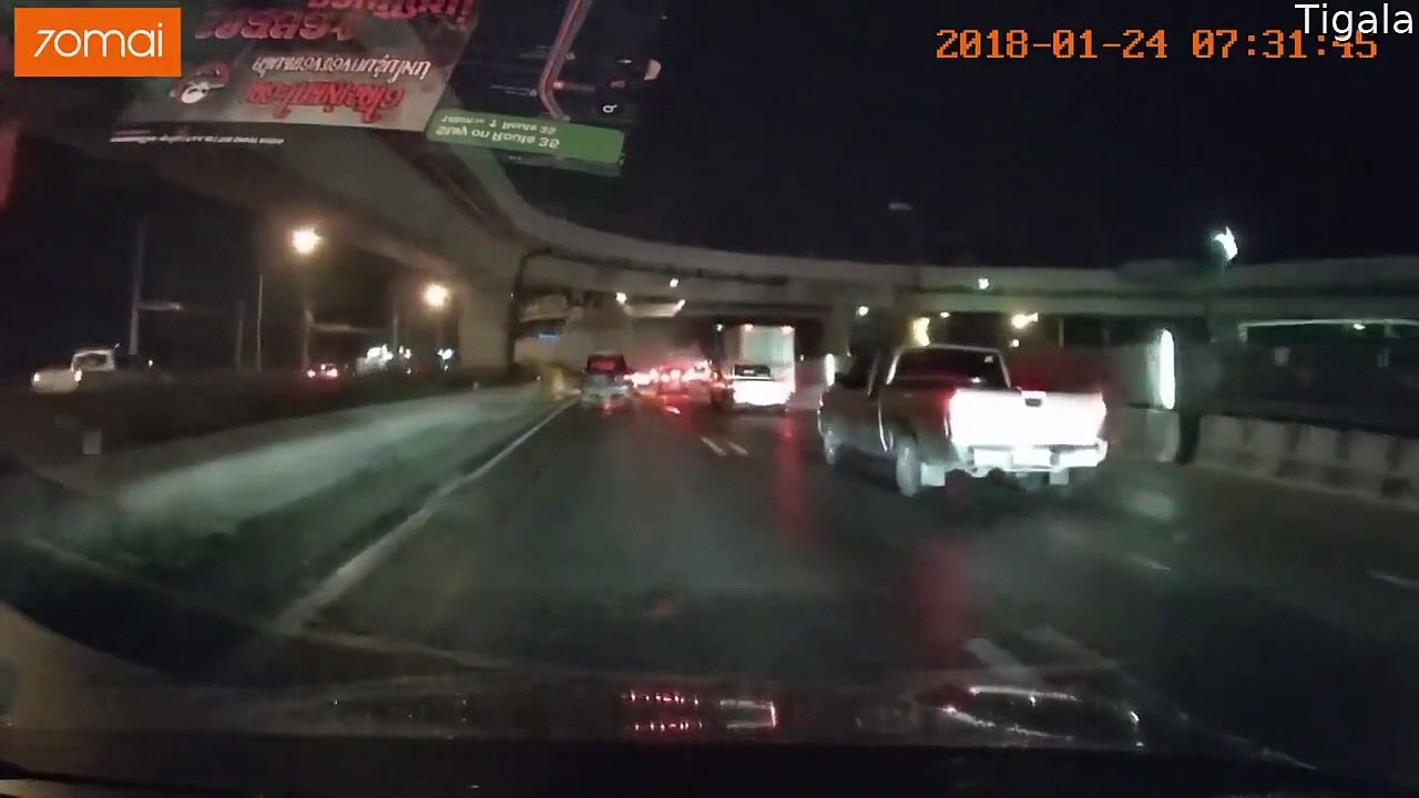 Effondrement du passage supérieur de l'autoroute - Buzz Buddy