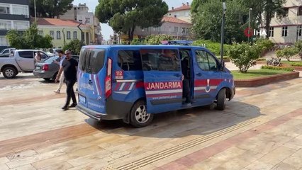 Cani koca adliye girişinde gazetecilere efelik tasladı: "Çekin, iyi çekin. Biz eşkıya değiliz, efeyiz, efe"