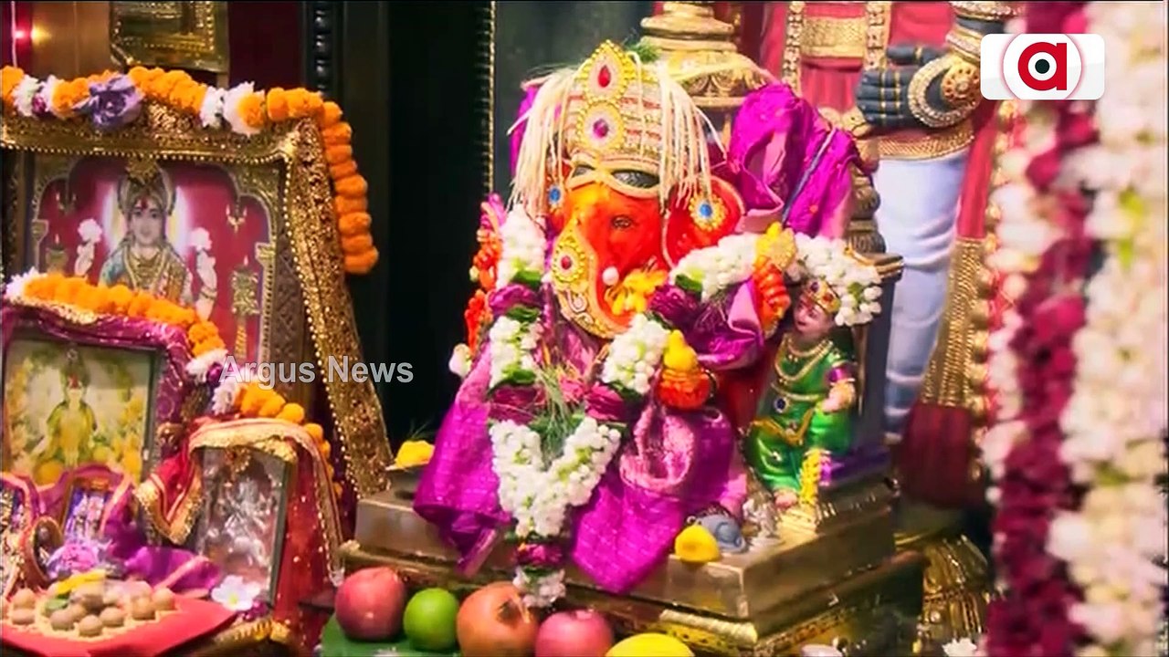 Ganesh Chaturthi 2022: PM Modi performs 'Aarti' at Piyush Goyal’s residence
