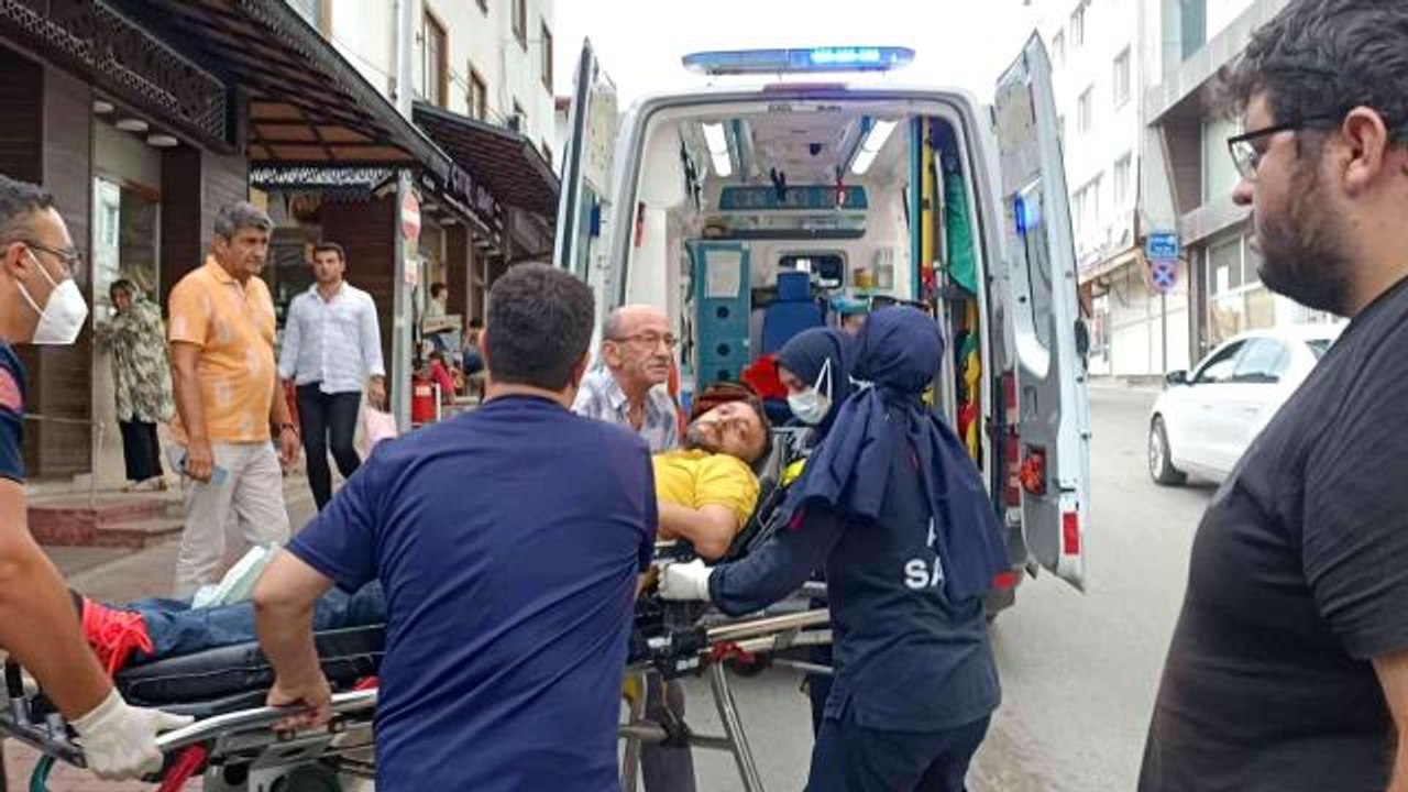 Tamir için getirilen tabancada kalan mermiyle bacağından yaralandı