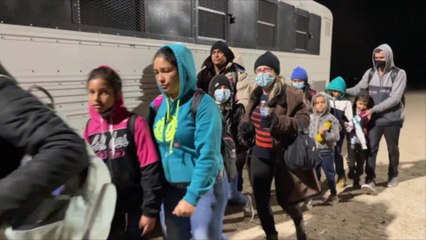 Bus Carrying Migrants From Texas Arrives in Chicago