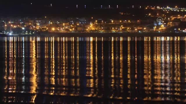 Van haberleri... Hilal, Van Gölü ile güzel görüntüler oluşturdu