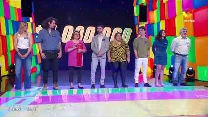 Insólito amuleto de una participante de Los Ocho Escalones