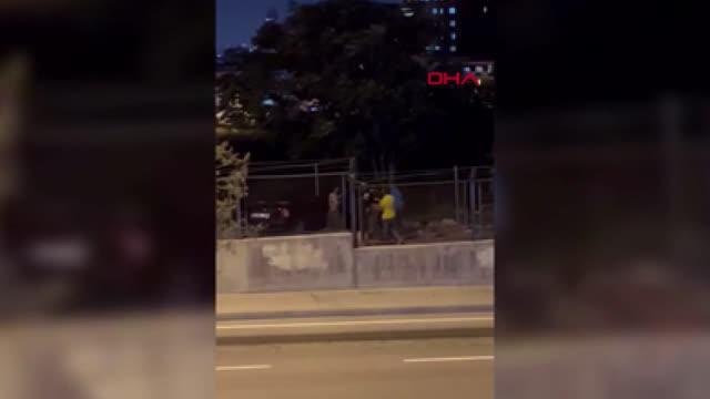 Son dakika haber | MALTEPE'DE İKİ GRUP ARASINDA ÇIKAN KAVGA CEP TELEFONU KAMERASINA YANSIDI
