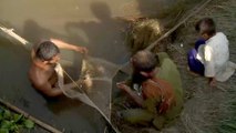 باكستان.. كاميرا الجزيرة ترصد آثار الفيضانات بمنطقة شكاربو بالسند