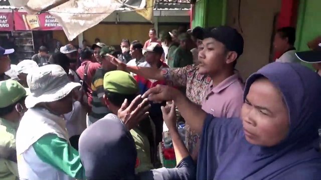 Kapolres Grobogan Dampingi Bupati Audience Kisruhnya Polemik kios di Pasar Putatsari