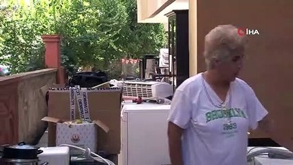 4 çocuk annesi kadın eşyalarıyla kapıya konuldu