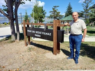 BELEDİYE BAŞKANI, KARACİĞER NAKLİNİ GERÇEKLEŞTİREN DOKTORUN ADINI PARKA VERDİ