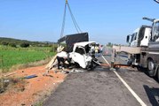 Çanakkale 3. sayfa haberleri... Çanakkale'de otomobil ile kamyonet kafa kafaya çarpıştı: 3 yaralı
