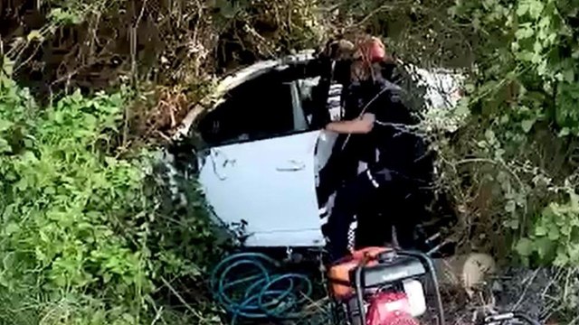 Sakarya’da otomobil, ağaca çarptı; aynı aileden 1 ölü, 5 yaralı