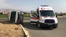 Son dakika haberi... Elazığ'da minibüs ile hafif ticari araç çarpıştı: 3 yaralı