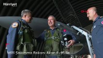 Milli Savunma Bakanı Akar, F-16 ile Ege Denizi'nde uçuş yaptı