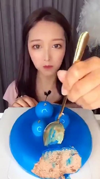 China Cake Eating