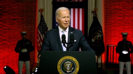 Video herunterladen: Joe Biden fustige  l’«extrémisme» de Donald Trump et de ses partisans lors d'un discours