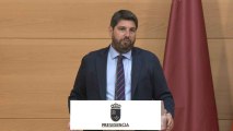 El presidente de Murcia, Fernando López Miras, este viernes, en la comparecencia de prensa que ha mantenido con la vicepresidenta primara del Gobierno, Nadia Calviño.