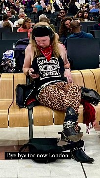 Emmanuel Philibert de Savoie quitte Londres après y avoir emmené Luisa