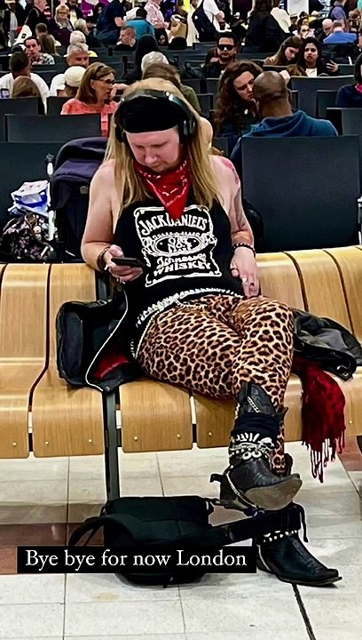 Emmanuel Philibert de Savoie quitte Londres après y avoir emmené Luisa