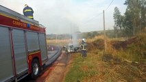 Autoridades encontram erogas em porta-malas de carro que pegou fogo na PR-482 em Maria Helena