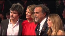 Venezia 79, Alejandro Inarritu sul red carpet con la famiglia