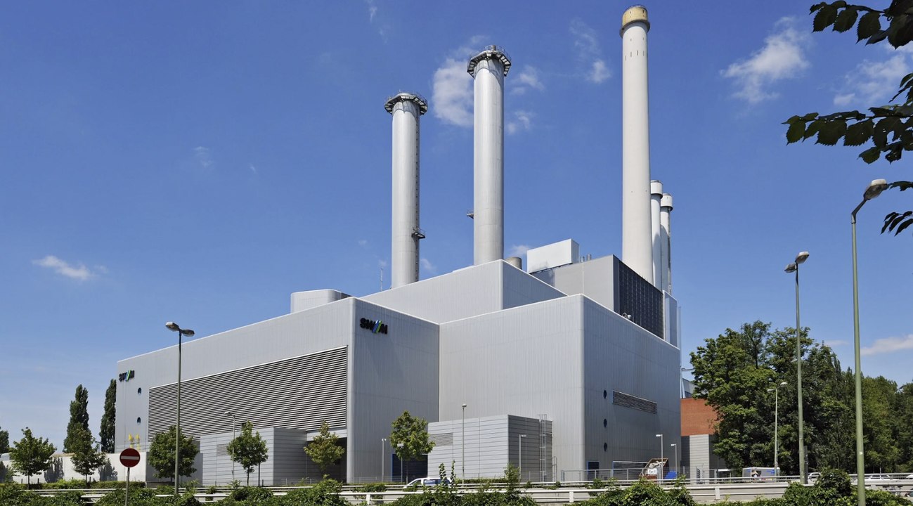 Arbeiter stürzt 45 Meter tief von Münchner Heizkraftwerk