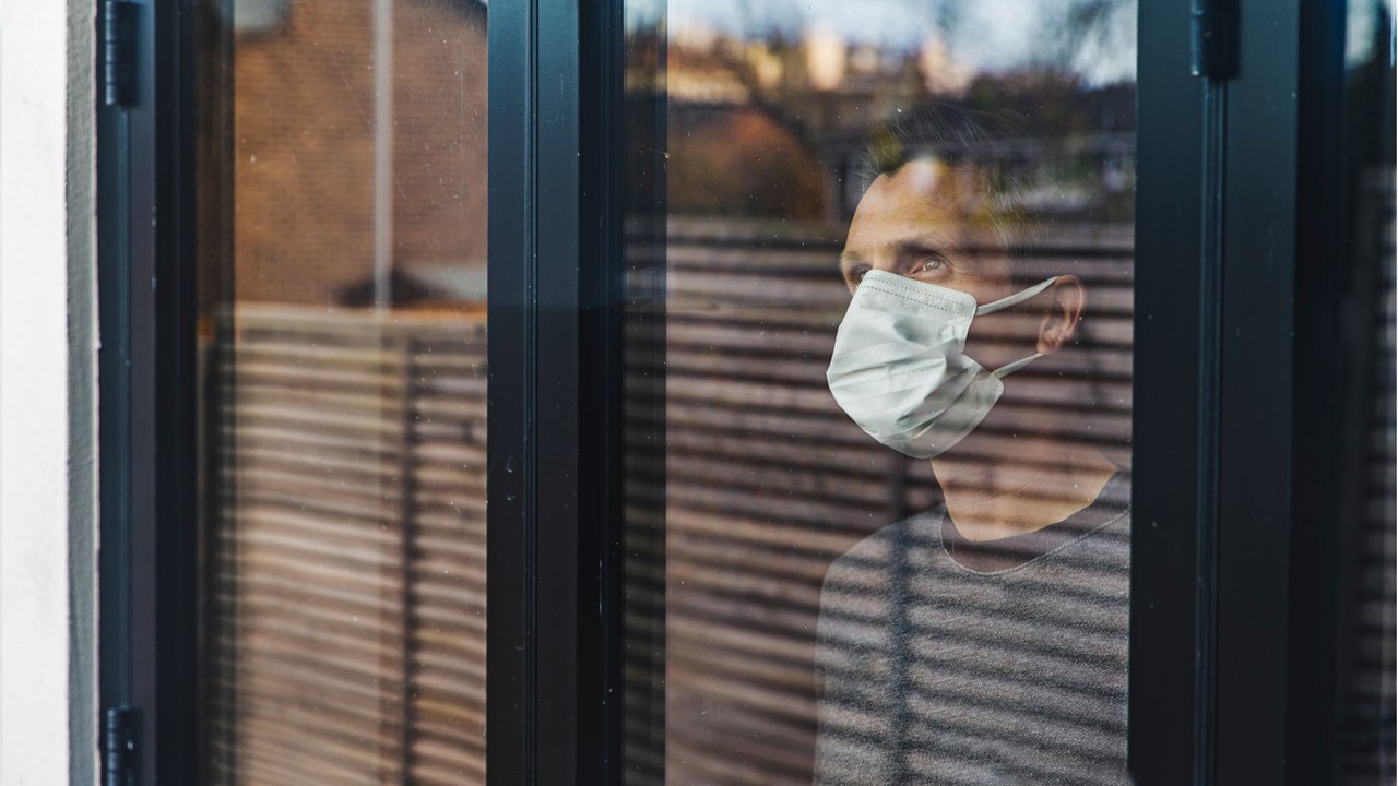 Studie: Krankheitstage durch Omikron kosten Firmen Milliarden