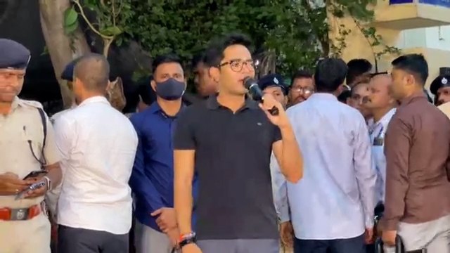 গরুপাচারের টাকা সরাসরি অমিত শাহের কাছে গেছে: অভিষেক বন্দ্যোপাধ্যায় | Oneindia Bengali