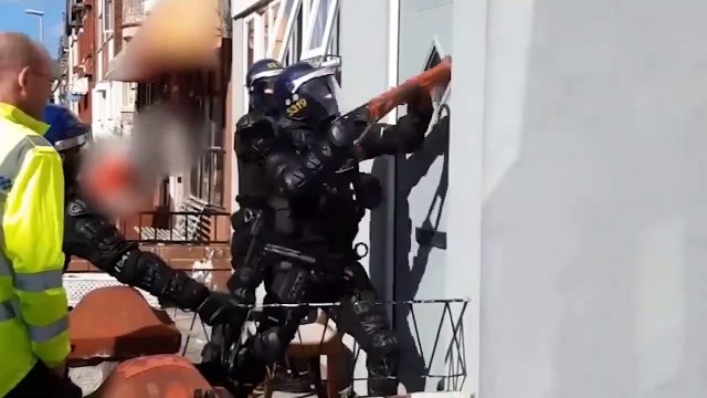 Lancashire Police raid homes of suspected drug gangs in Blackpool