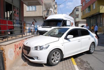 Son dakika haber! Pendik'te iki aracın çarpıştığı kazada bir kişi yaralandı