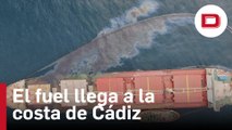 El vertido de fuel del buque OS 35 llega a La Línea (Cádiz)