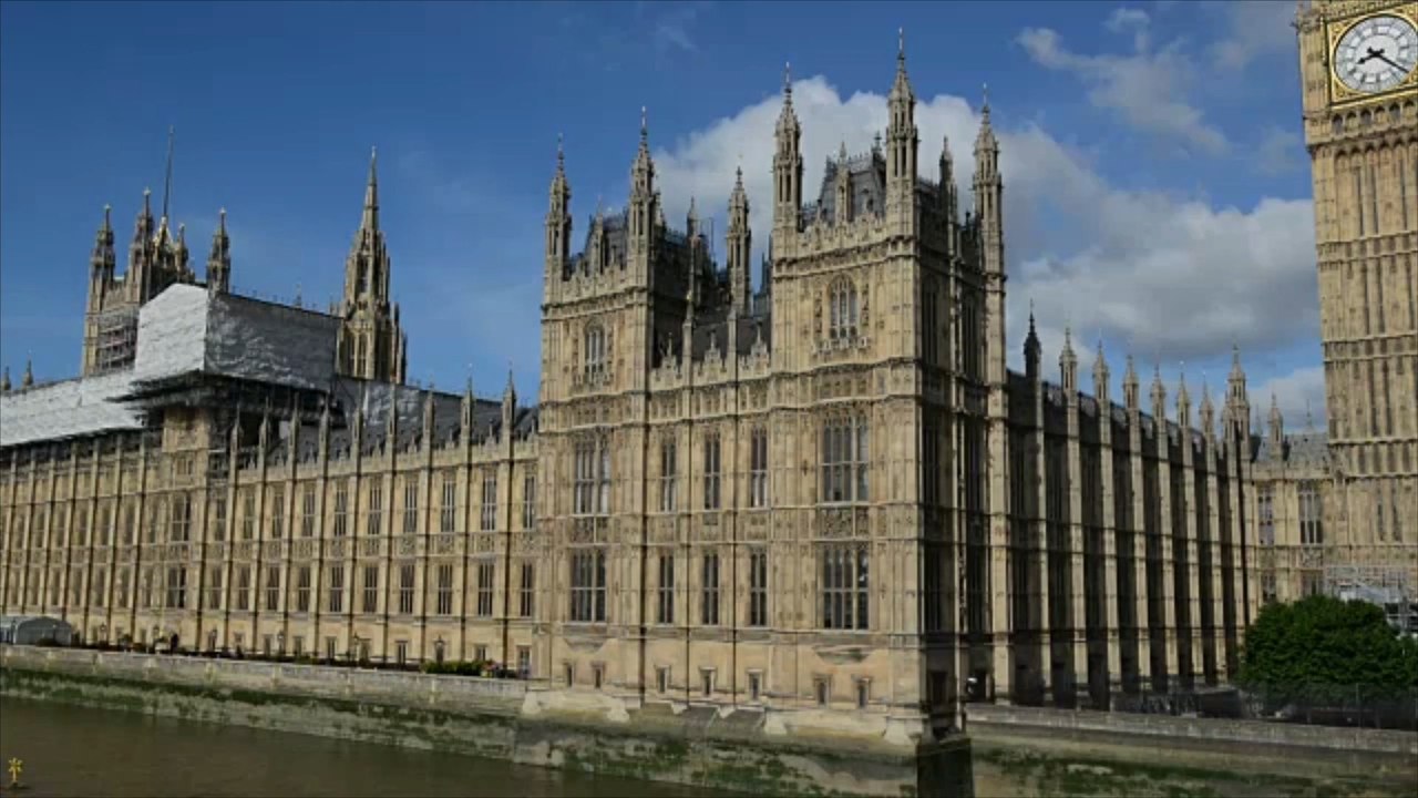 London: Klimaaktivisten kleben sich an Stuhl im Parlament fest