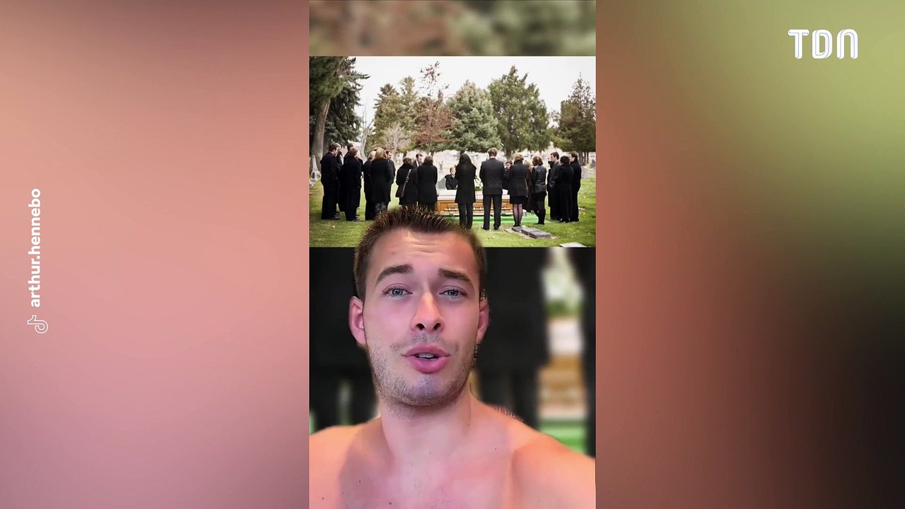 Cet homme rit aux funérailles de sa mère, l'histoire derrière ce rire est invraisemblable