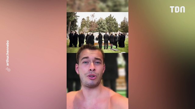 Cet homme rit aux funérailles de sa mère, l'histoire derrière ce rire est invraisemblable