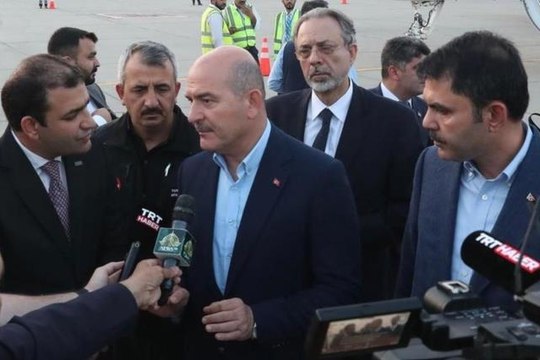 Bakan Kurum ve Bakan Soylu Pakistan'da sel bölgesini havadan ve karadan inceledi