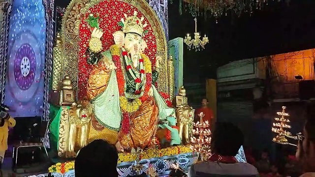 Ganesh festival : लाल बाग के राजा की महाआरती व आतिशबाजी