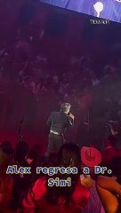 Alejandro Fernández patea muñeco del Dr. Simi y causa polémica