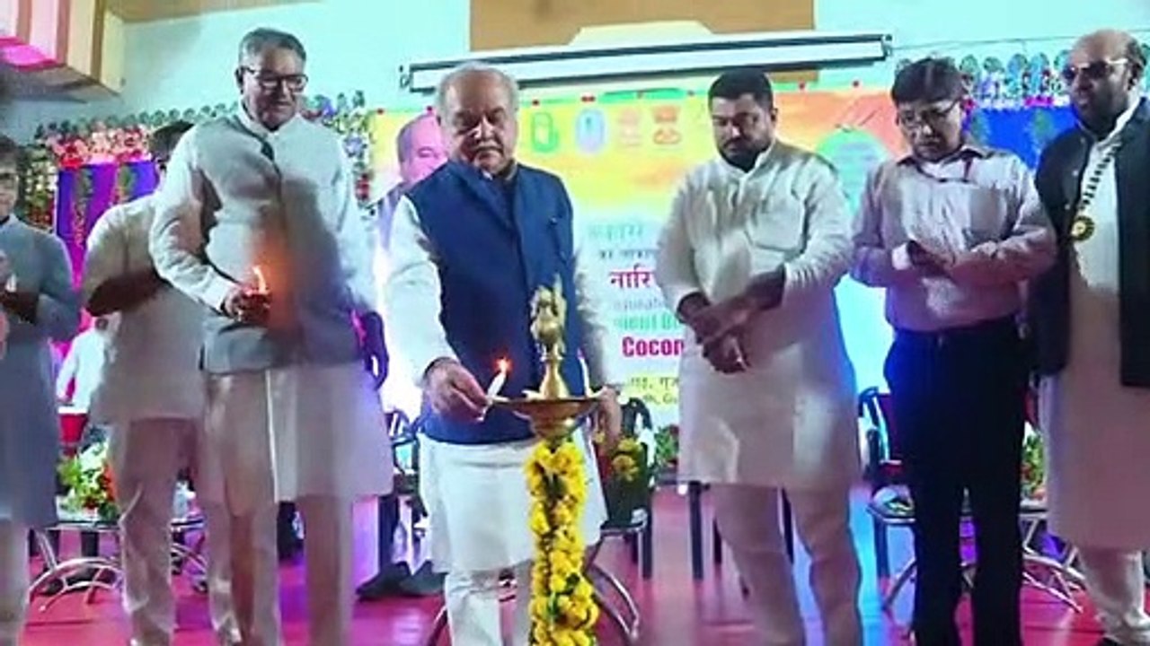 भारत में नारियल की खेती से बढ़ रही किसानों की आय: तोमर