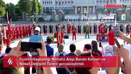 Cumhurbaşkanlığı Muhafız Alayı'ndan konser ve nöbet değişim gösterisi