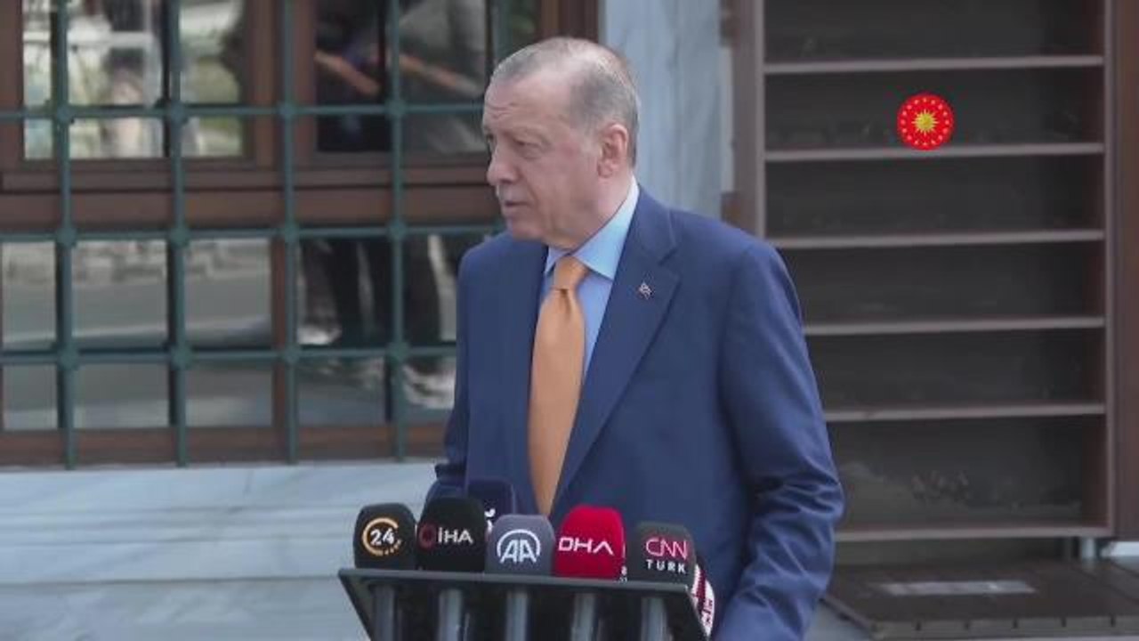 Son dakika haberi! Cumhurbaşkanı Erdoğan'dan Ahmet Şık'a: "Bu Zat Teröristin Tekidir. Dokunulmazlığı Kalktıktan Sonra Ceza Davaları Arkasından Gelecektir"