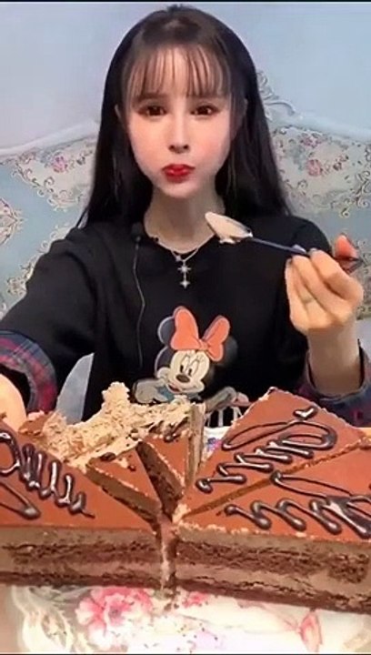 China_Chocolate_Cake_Eating,Myfood_Eating_ASMR#shorts(240p)