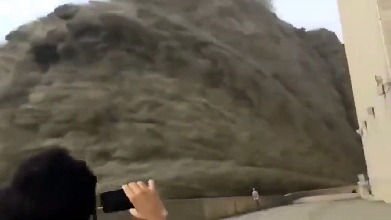Dam Door Opened in Pakistan