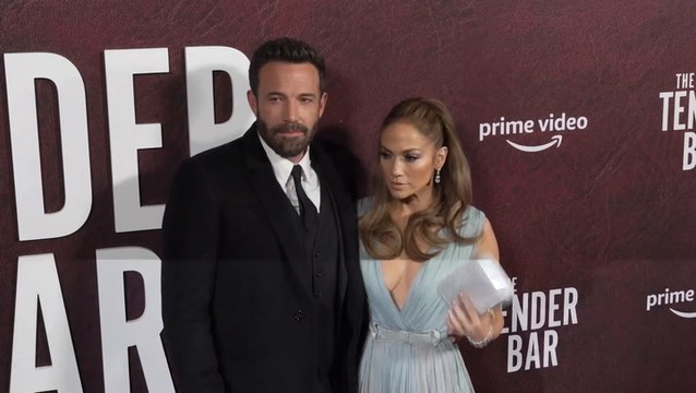 Jennifer Lopez & Ben Affleck Official Wedding Portrait Revealed: Newlyweds Gaze At Each Other