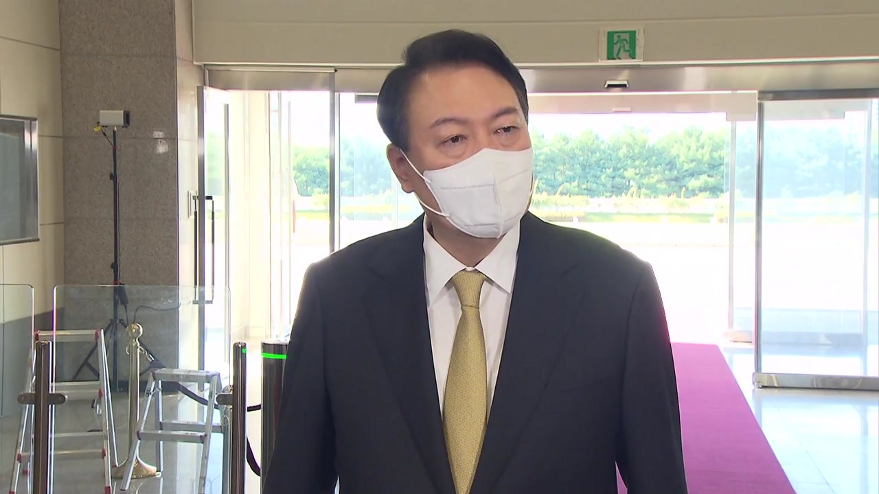 尹, 이재명 소환통보에 "민생 우선...기사 꼼꼼히 읽을 시간 없어" / YTN