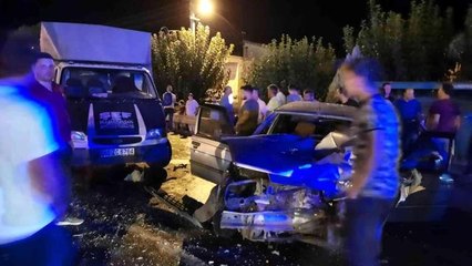Manisa haberi | Manisa'da 3 araç birbirine girdi: 1'i çocuk 4 yaralı