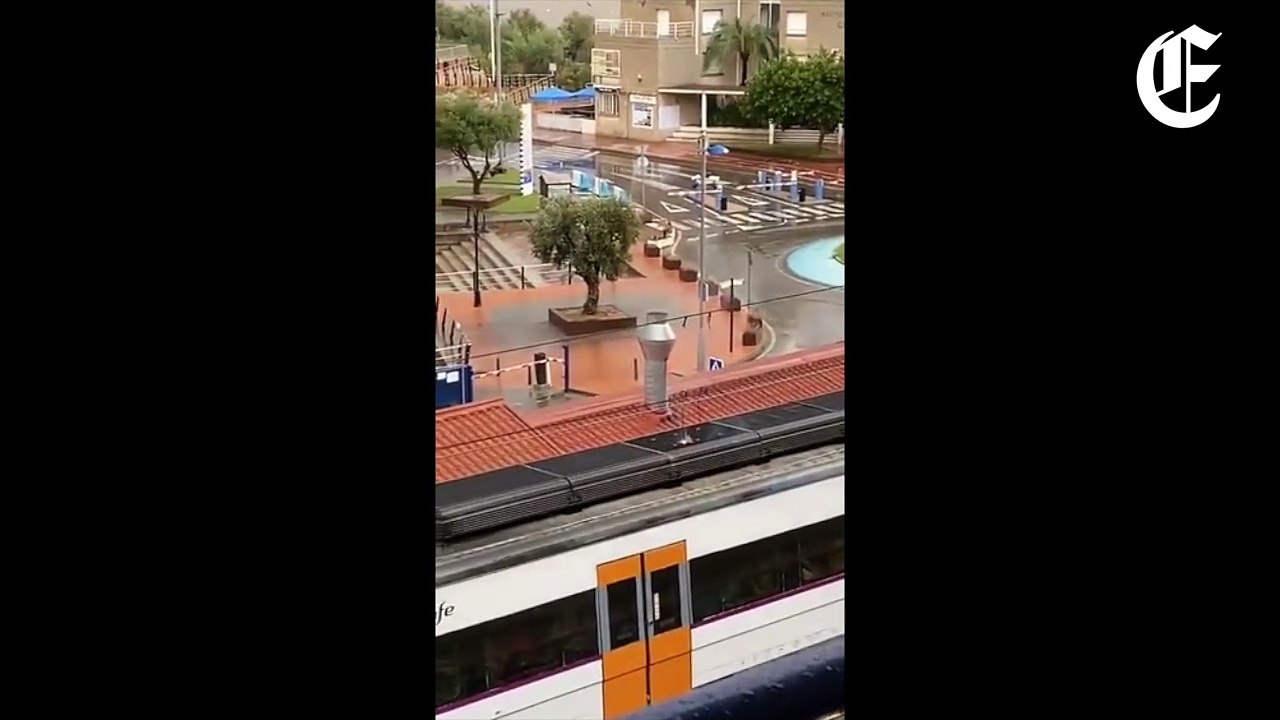 Un fallo en un tren de la línea R1 de las cercanías de Barcelona, obliga la actuación de los bomberos