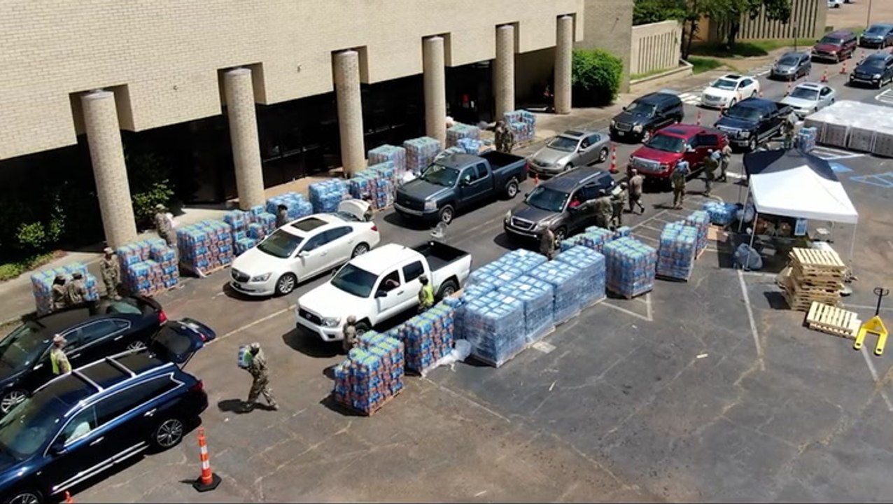 Massive water distribution effort continues in Jackson