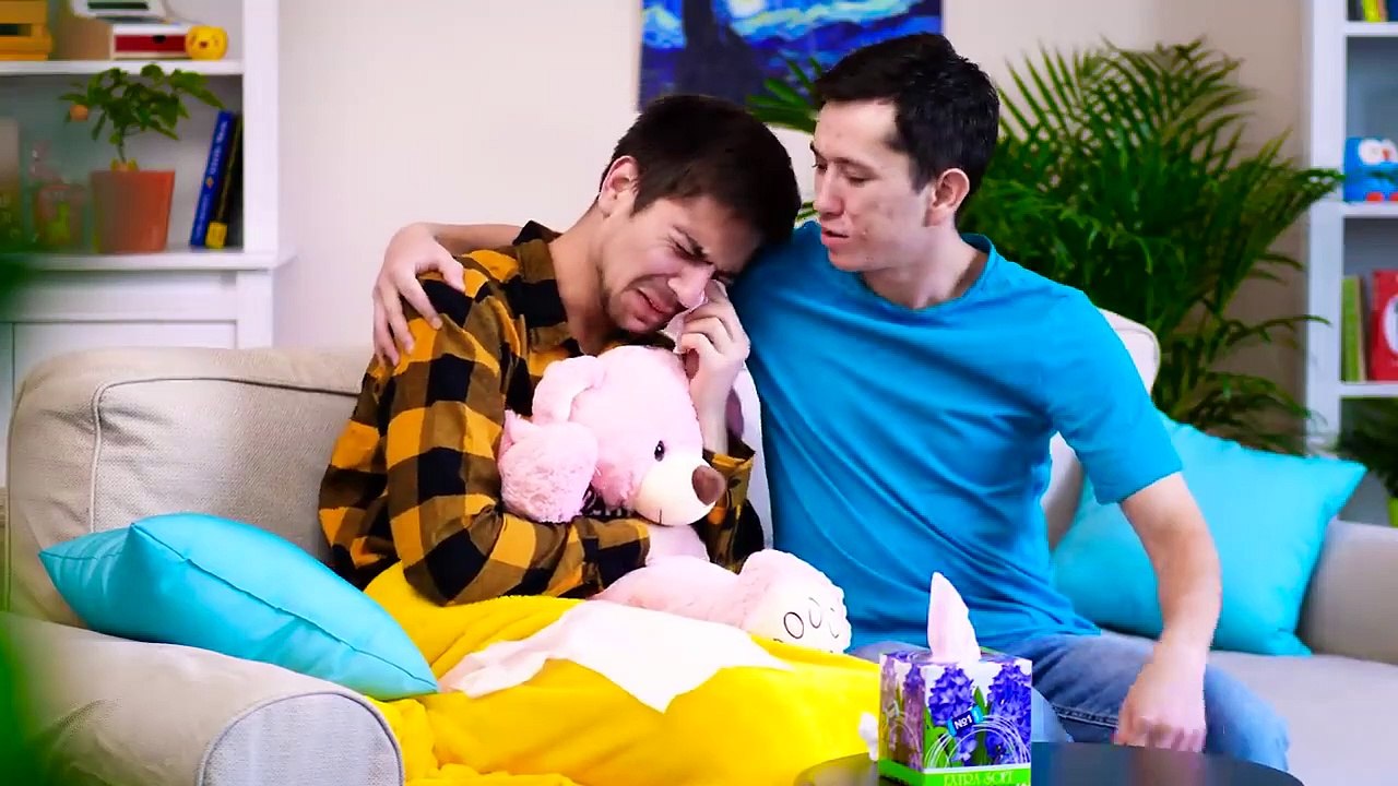 IF GUYS ACTED LIKE GIRLS. Weird things for guys to do __ Weird comedy by 5-Minute FUN