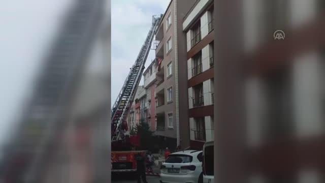 Maltepe'de apartmanın giriş katında çıkan yangın söndürüldü