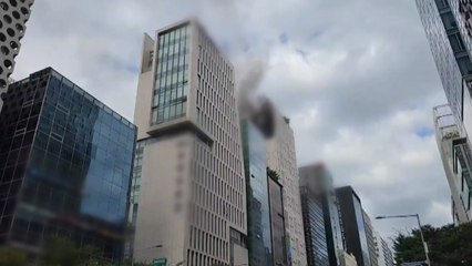 서울 논현동 호텔 건물 1층 카페 불...투숙객 40여 명 탈출 / YTN