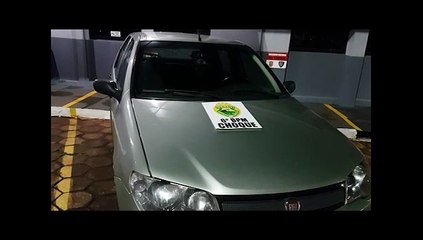 Casal é pego pela Choque dirigindo carro com indicativo de furto no centro