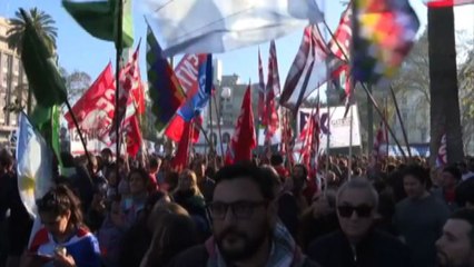 L'Argentina in piazza per la vicepresidente Cristina Kirchner